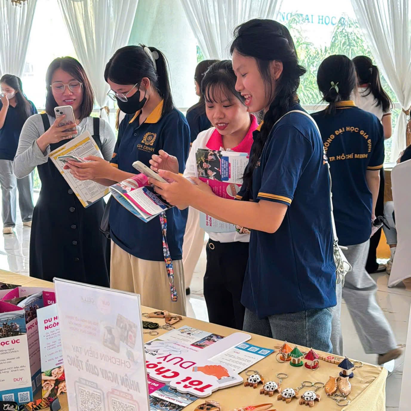 Duy Study & Cella English đồng hành Tuần lễ Công dân GDU - ảnh 2