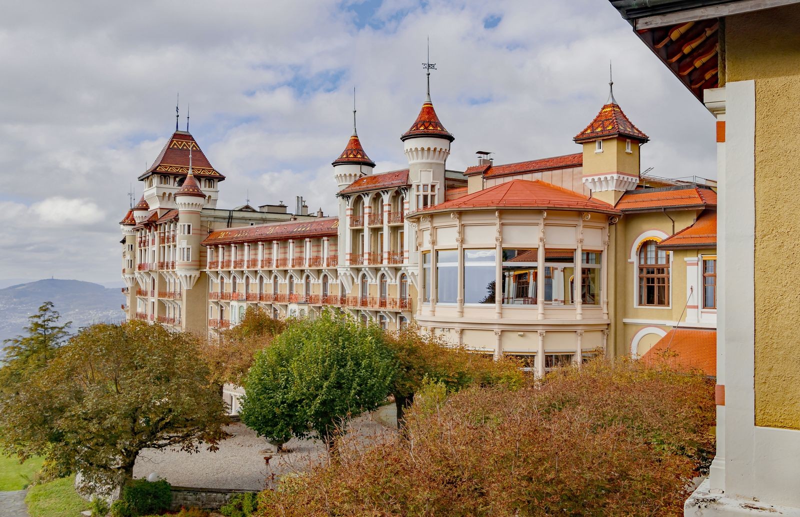 SHMS - Swiss Hotel Management School campus image 2