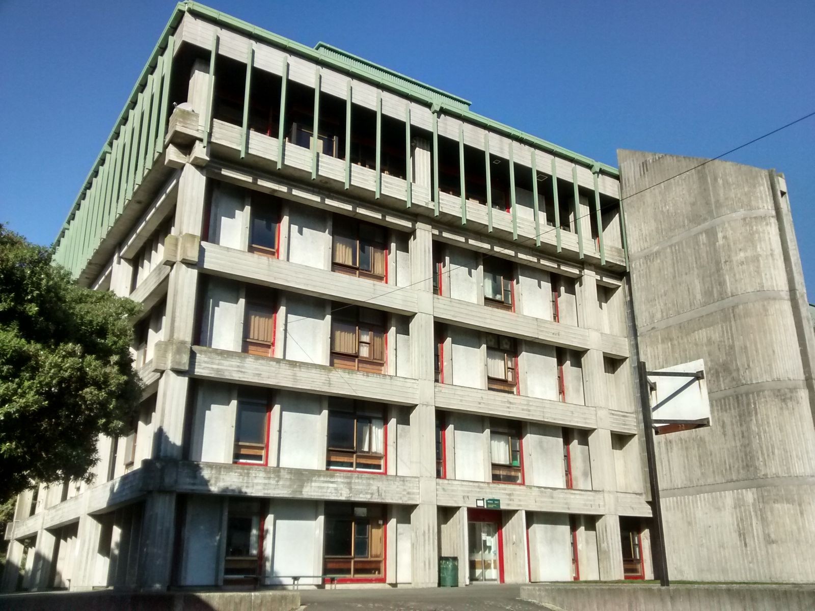 WELLINGTON HIGHSCHOOL campus image 2