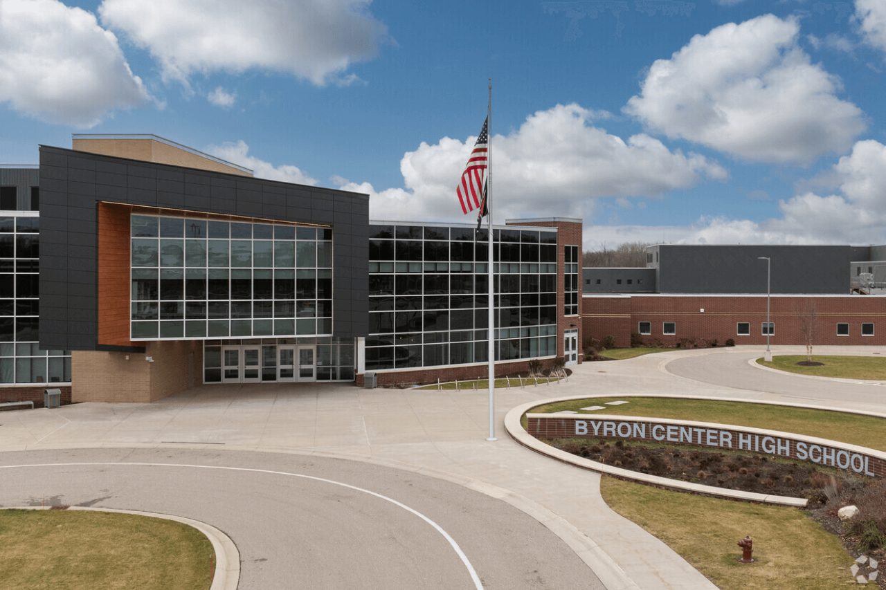Trường Trung học Byron Center High School – Kent ISD — khuôn viên 2
