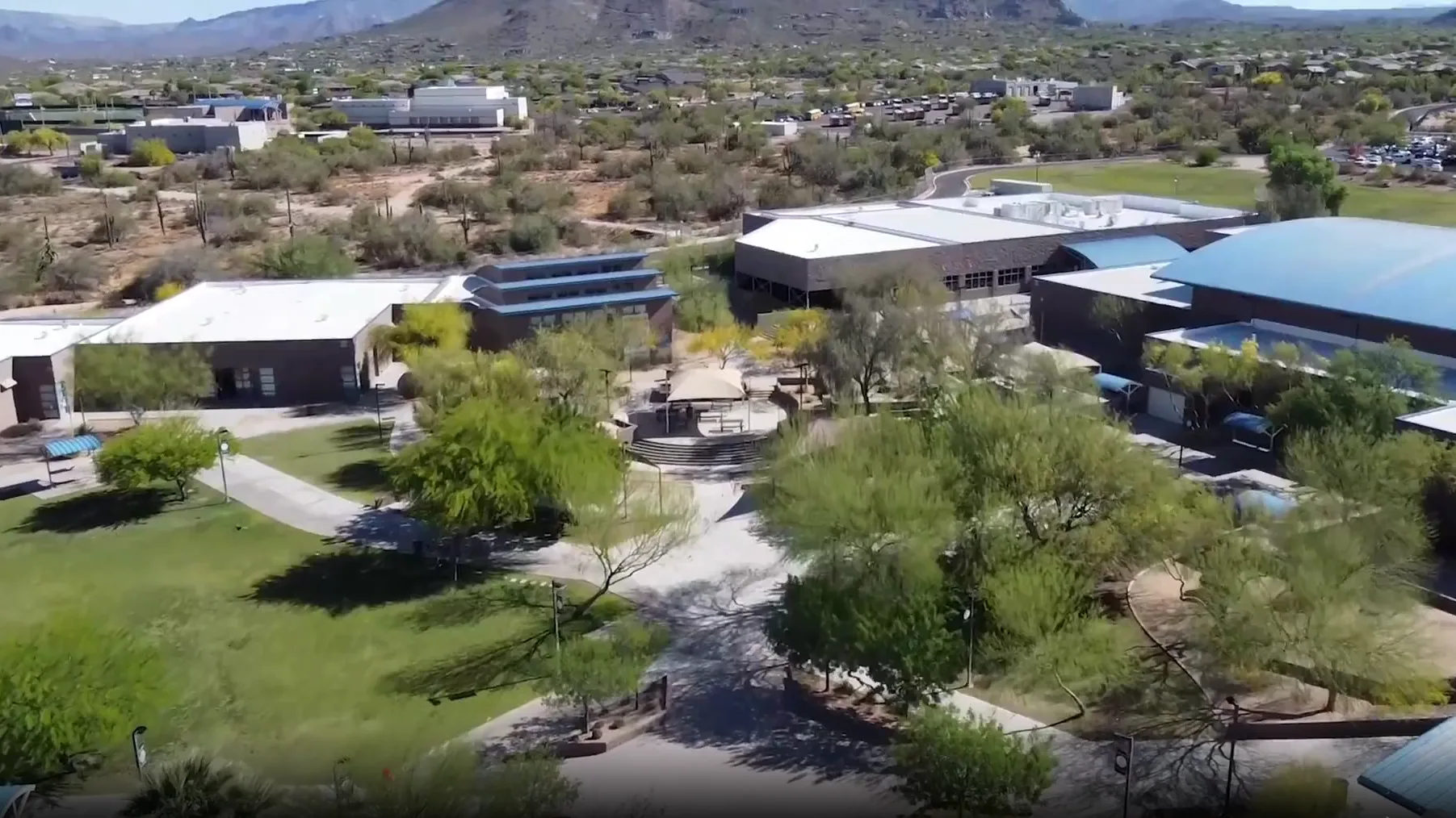 Trường Trung học Cactus Shadows High School – Cave Creek USD — khuôn viên 2