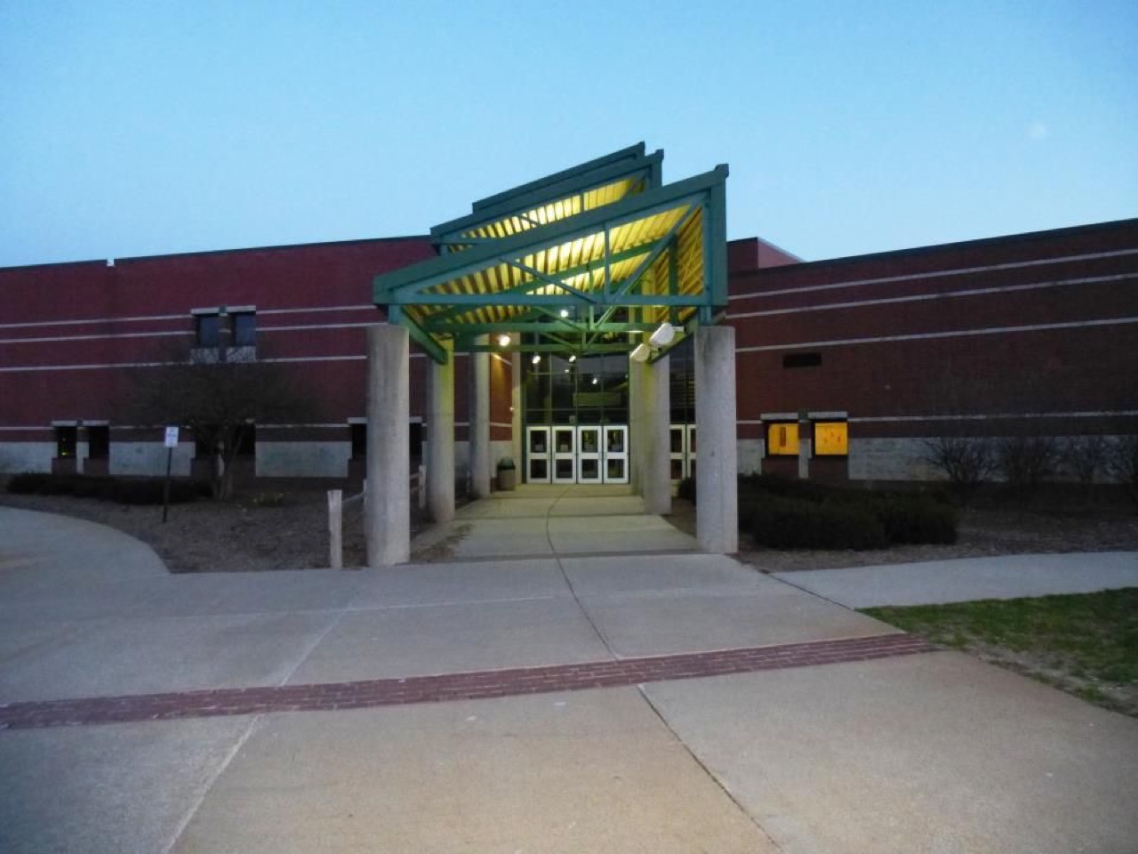 Trường Trung học Comstock Park High School – Kent ISD — khuôn viên 1