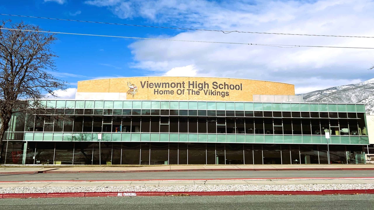 Trường Trung học Davis School District — khuôn viên 1