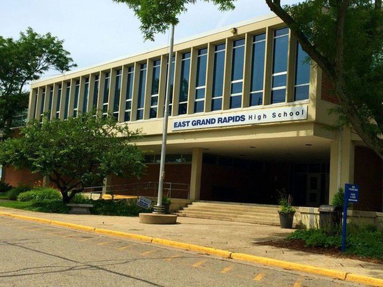 Trường Trung học East Grand Rapids High School – Kent ISD — khuôn viên 1