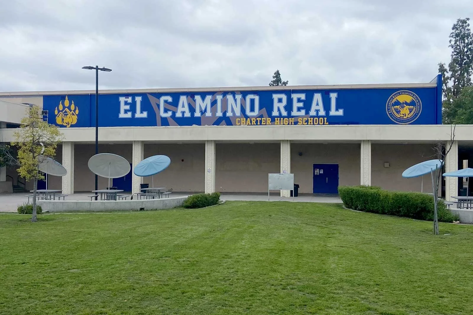 Trường Trung học El Camino Real Charter High School — khuôn viên 1