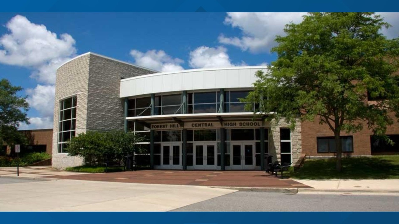 Trường Trung học Forest Hills Public Schools – Kent ISD — khuôn viên 2