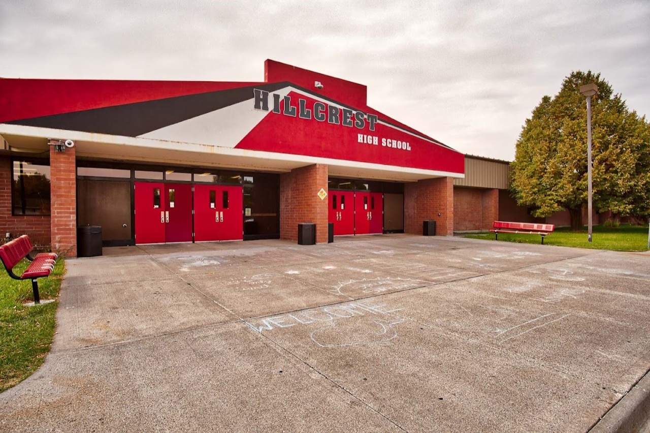 Trường Trung học Hillcrest High School — khuôn viên 2