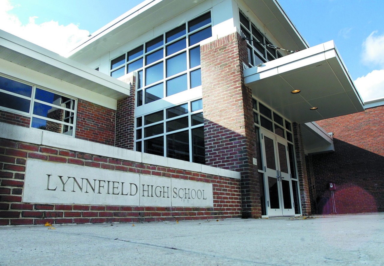 Trường Trung học Lynnfield High School — khuôn viên 1