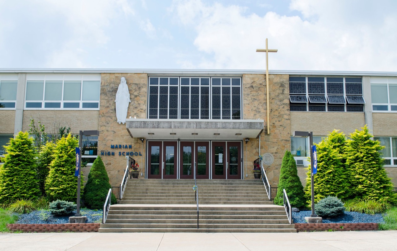 Trường Trung học Marian Catholic High School — khuôn viên 1