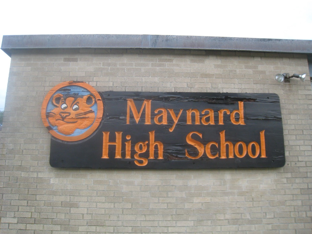 Trường Trung học Maynard High School — khuôn viên 2