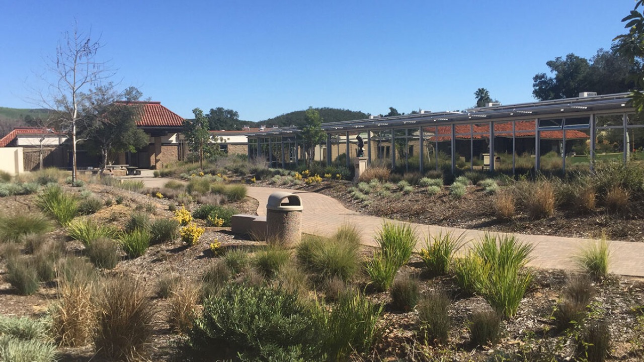 Trường Trung học Oak Park Unified – Oak Park High School — khuôn viên 2