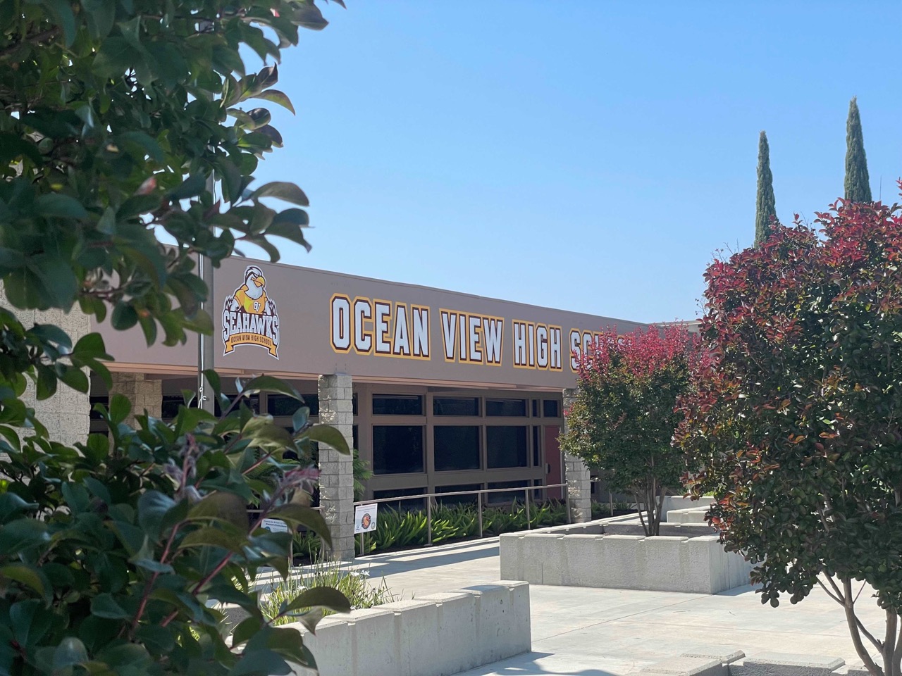 Trường Trung học Ocean View High School — khuôn viên 1