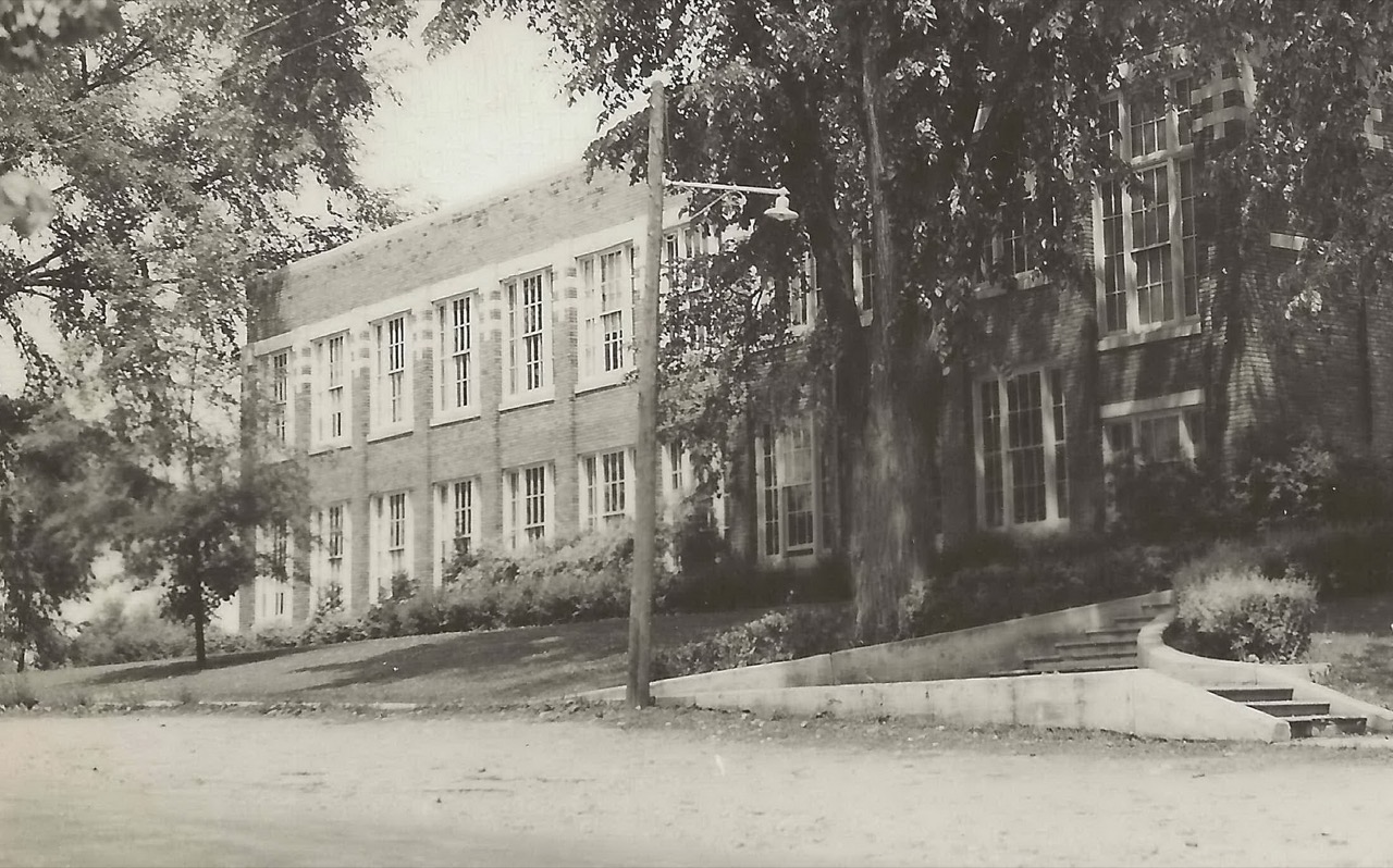 Trường Trung học Ovid-Elsie High School — khuôn viên 2