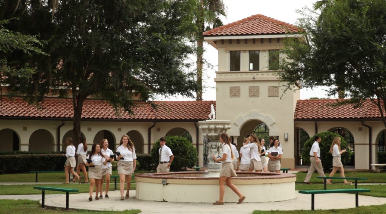 Trường Trung học Trinity Catholic High School — khuôn viên 1