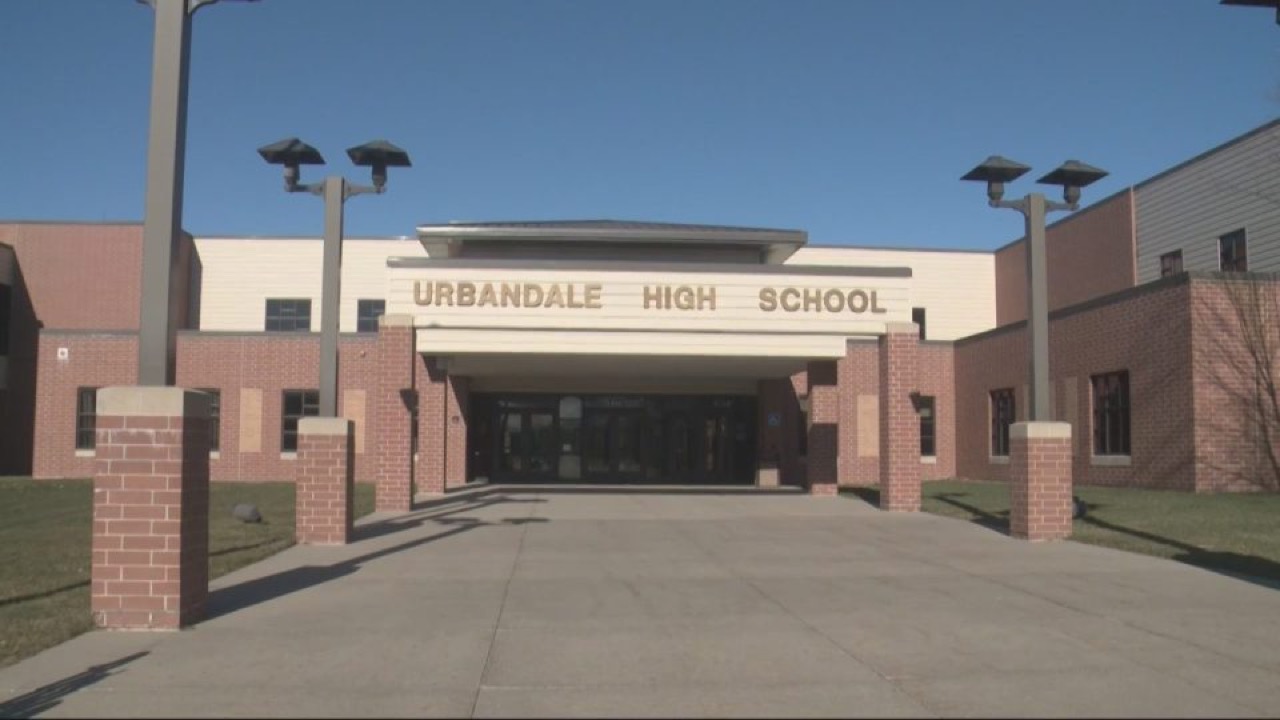 Trường Trung học Urbandale High School — khuôn viên 2