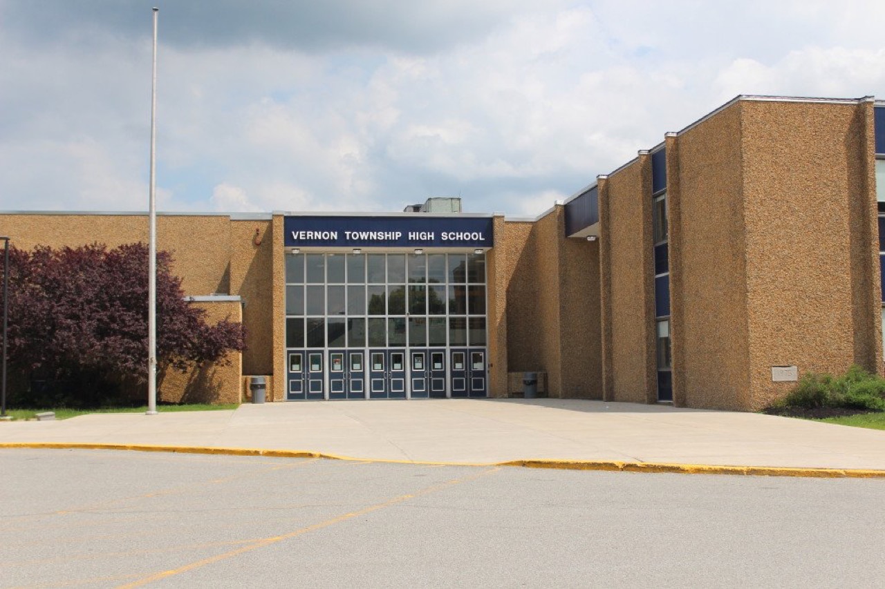 Trường Trung học Vernon Township High School — khuôn viên 2